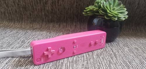 Genuine Nintendo WII Controller with Motion Plus (Pink)