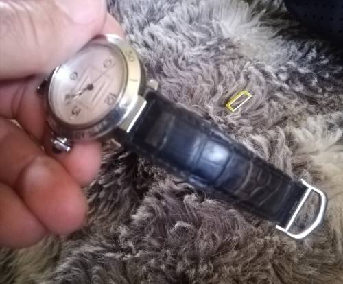 Cartier watch. Excellent condition. Works 100%. Giveaway! Can resell up to R55000.
