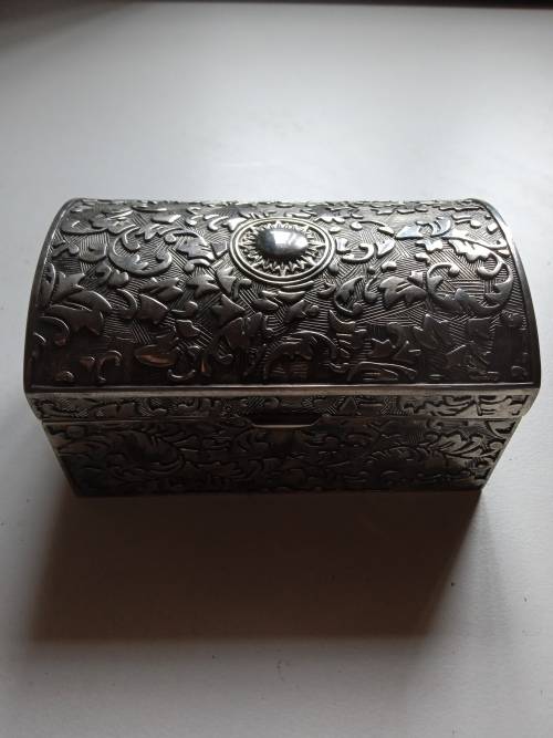 Beautiful solid jewellery box with navy blue velvet interior. Silver Metal alloy