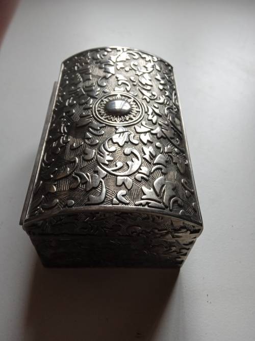 Beautiful solid jewellery box with navy blue velvet interior. Silver Metal alloy