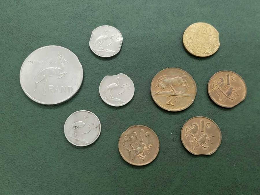**R1 Auction** 9x SA Error coins - Clipped Planchet