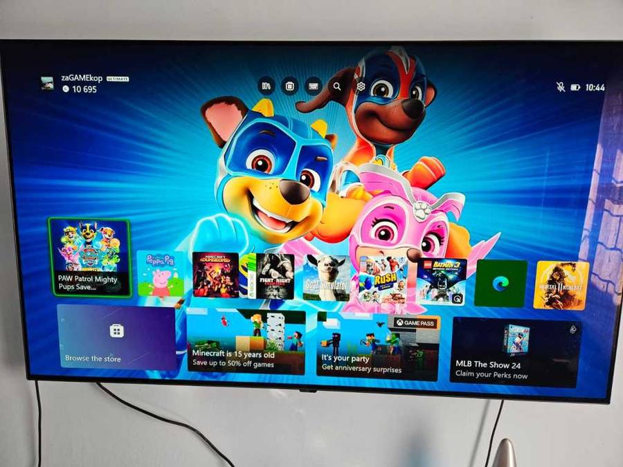 Xbox One X 1TB Limited Edition Console - Project Scorpio Edition 2 Controllers and Charge Dock