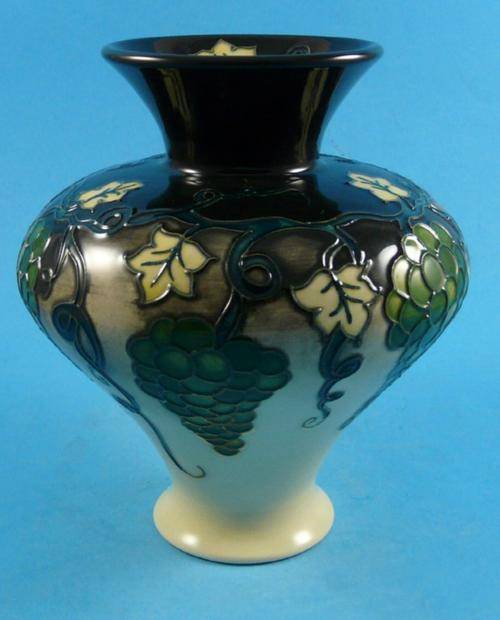 MOORCROFT QUISSAC VINEYARD Green 11/6 Vase Amanda Baker - CRAZY START