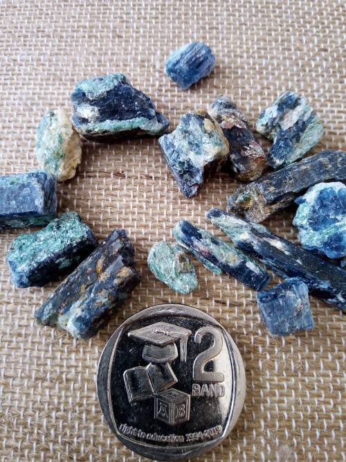 Kyanite and Fuchsite from Zimbabwe - 17 pieces in packet - mini pieces