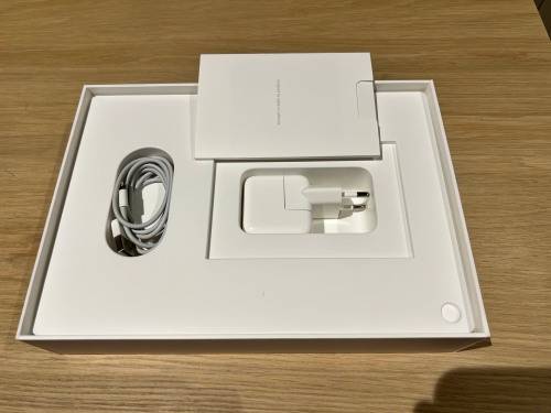 Apple IPad Pro 9.7 Inch | Wifi and Cellular | 256 Gb Storage | Apple Pencil, Case and Cover Included