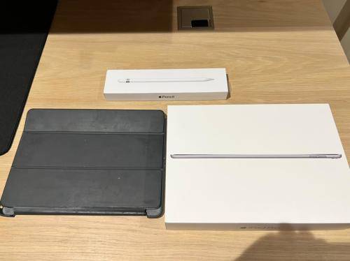 Apple IPad Pro 9.7 Inch | Wifi and Cellular | 256 Gb Storage | Apple Pencil, Case and Cover Included