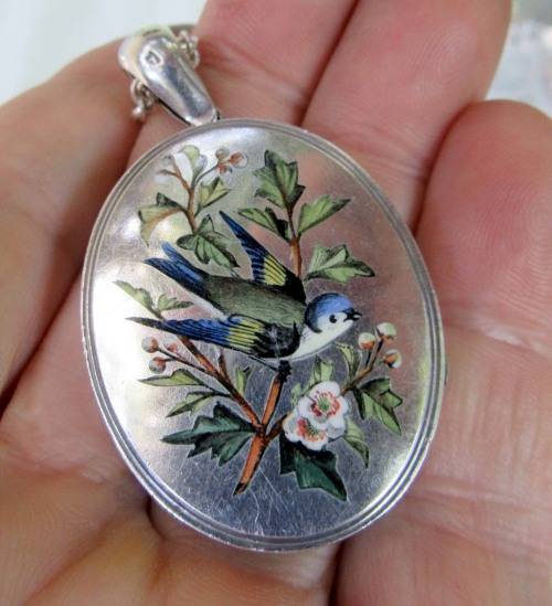 DELIGHTFUL 1879 VICTORIAN HM SILVER LOCKET WITH 52 CM SILVER CHAIN~HAND PAINTED DESIGN