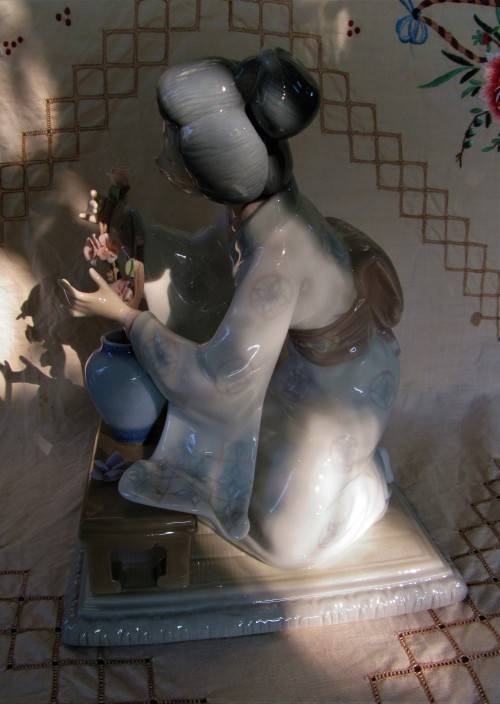 LLADRO FIGURINE ORIENTAL LADY ARRANGING FLOWERS~AMAZING DETAIL VGC