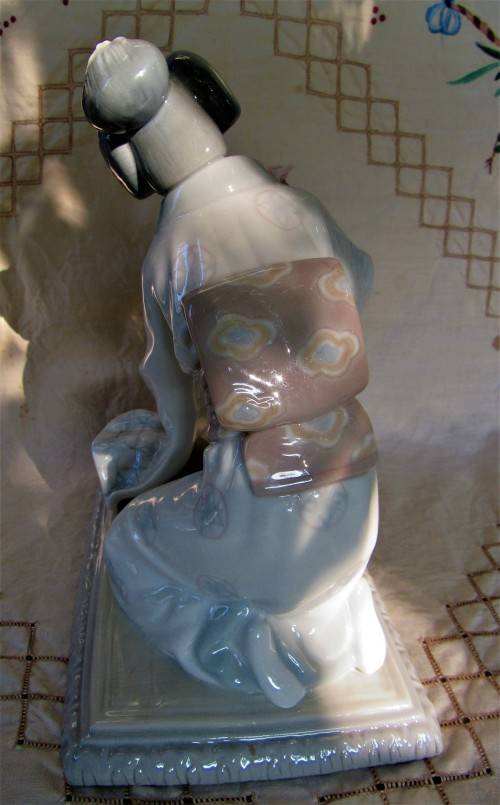 LLADRO FIGURINE ORIENTAL LADY ARRANGING FLOWERS~AMAZING DETAIL VGC