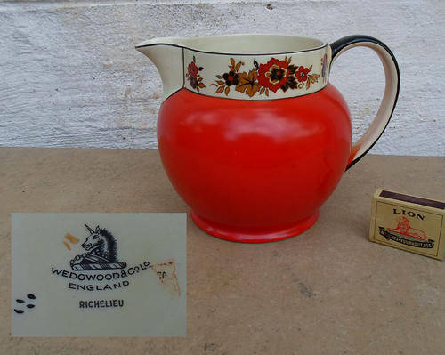LARGE VINTAGE WEDGWOOD CERAMIC JUG~CHERRY RED WITH PATTERN FREEZE~RICHELIEU PATTERN