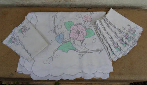 VINTAGE HAND EMBROIDED LARGE 1,62 x 2,04M COTTON TABLE CLOTH + NAPKINS