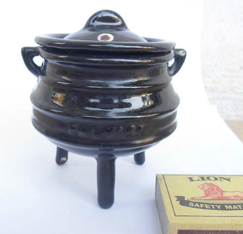 RARE CAST IRON WITH BLACK ENAMEL FALKIRK SALESMAN'S MINIATURE SAMPLE POTJIE POT & LID
