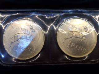 SOUTH AFRICA 1967 ENGLISH AND AFRIKAANS R1 SILVER SET IN BLACK FOLDER