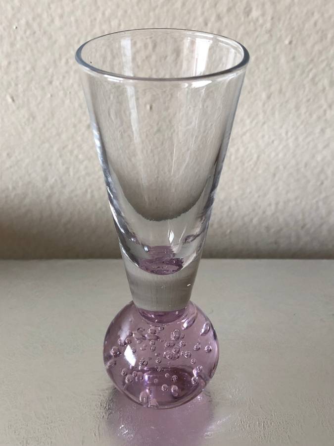 RARE VINTAGE SWEDISH PINK GLASS BUD VASE WITH BUBBLES IN BASE