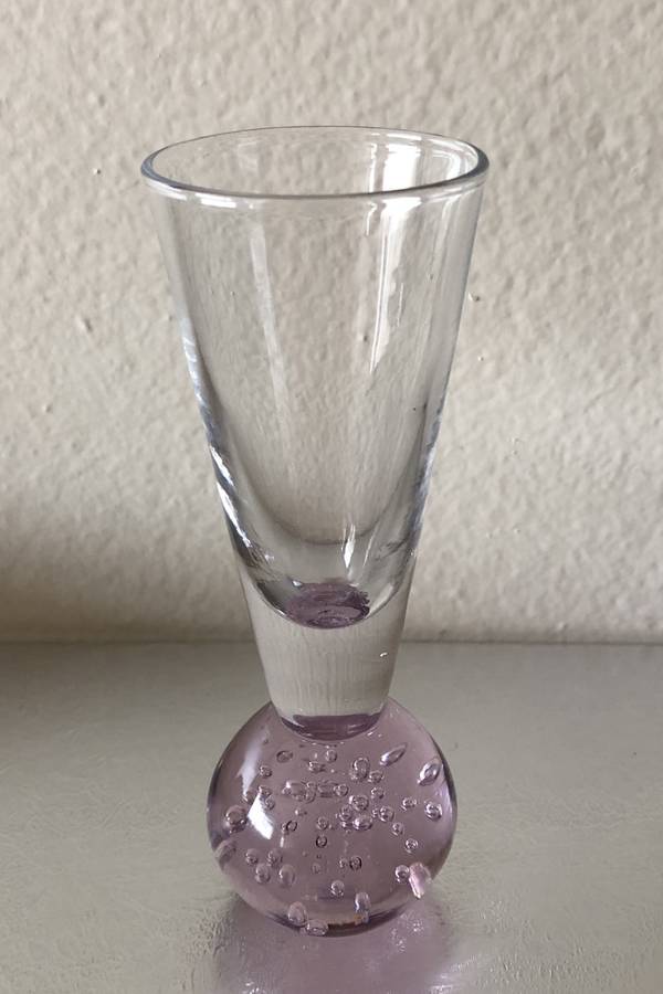 RARE VINTAGE SWEDISH PINK GLASS BUD VASE WITH BUBBLES IN BASE