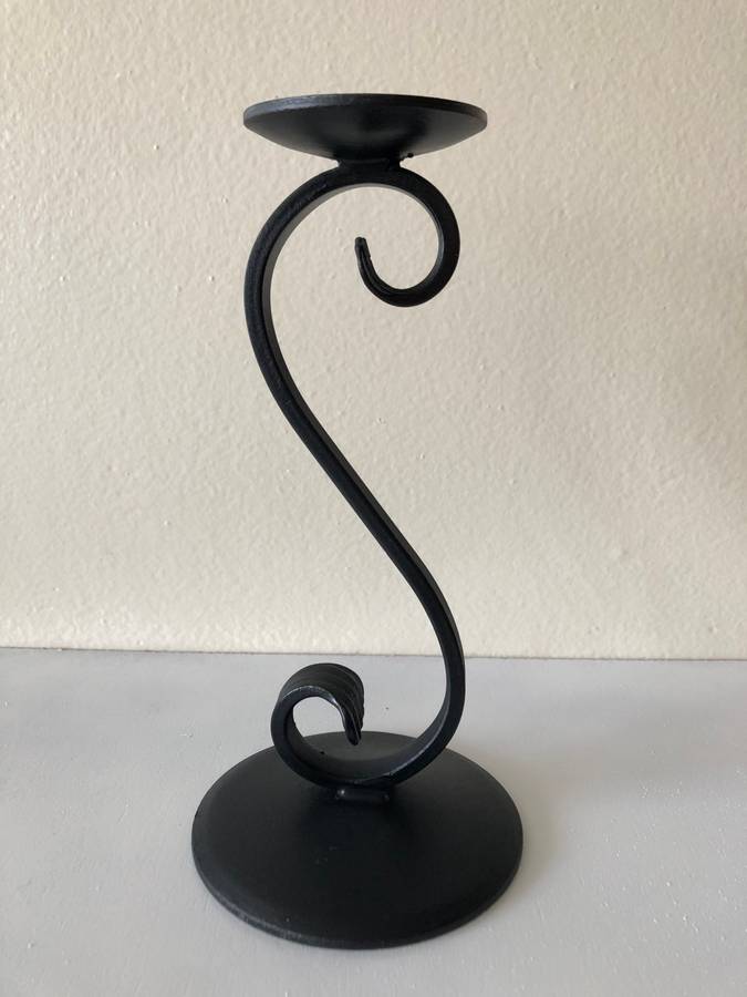 ELEGANT WROUGHT IRON S CURVE CANDLE STICK
