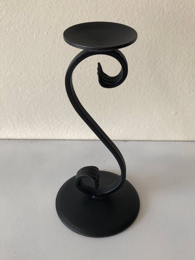 ELEGANT WROUGHT IRON S CURVE CANDLE STICK