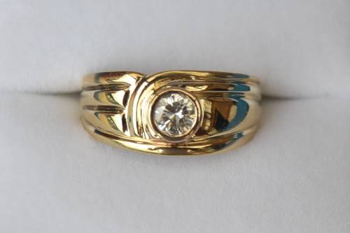 0,42ct GENUINE DIAMOND SET IN 9ct GOLD RING WITH CERTIFICATE