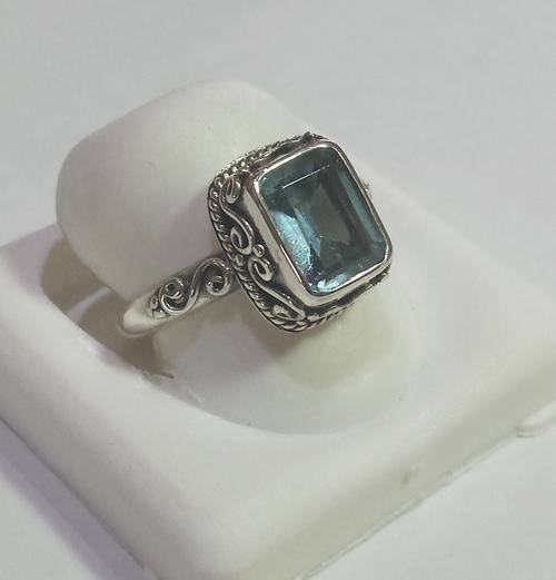 *NEW* 925 STERLING SILVER RING WITH LIGHT BLUE TOPAZ