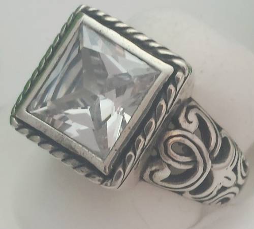 *END OF THE RANGE* 925 STERLING SILVER RING WITH CUBIC ZIRCONIA STONE
