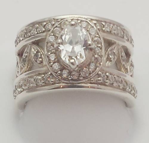 *GORGEOUS* BULKY* 925 STERLING SILVER RING WITH CUBIC ZIRCONIA STONES