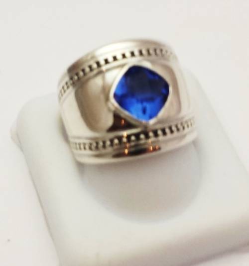 *STUNNING NEW* STERLING SILVER RING WITH BLUE CZ STONES