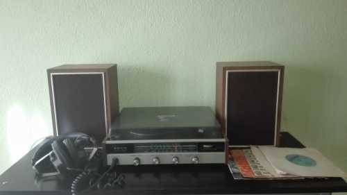 Vintage Sanyo Radio and Turntable