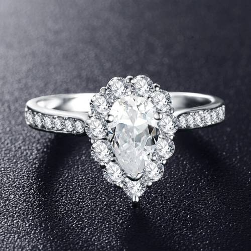 **ABSOLUTELY BEAUTIFUL**REAL PLATINUM PLATED RING SIZE M/ 6/16.51MM