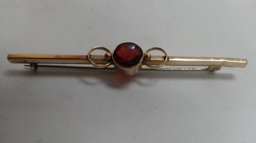 9CT ANTIQUE ROSE GOLD AND GARNET BROOCH