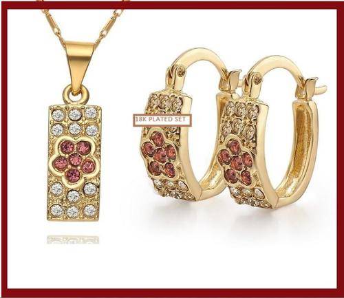 BEYOND STUNNING!!!! 18k Gold plated necklace and earrings set