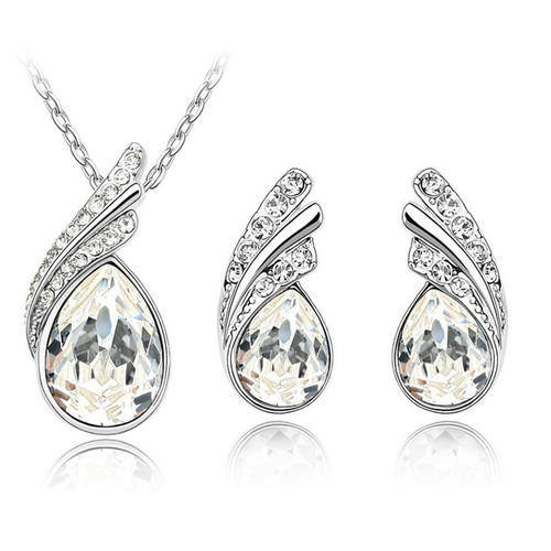 REDUCED SHIPPING***JEWELLERY SET, NECKLACE AND EARRINGS WITH GLASS CRYSTALS