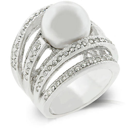 AUCTION CLOSING EARLY***POSTAGE R55.00 ADDITIONAL ITEMS FREE***18K WHITE GP PEARL RING