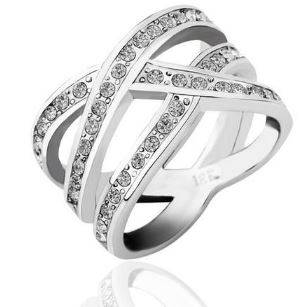 18K PLATINUM PLATED AUSTRIAN CRYSTAL RING (SIZE 8)