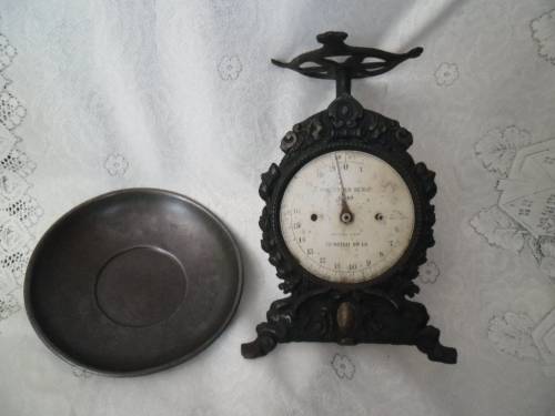 Antique British made Cast Iron Household Scale no 49. Made to weigh 20Lb