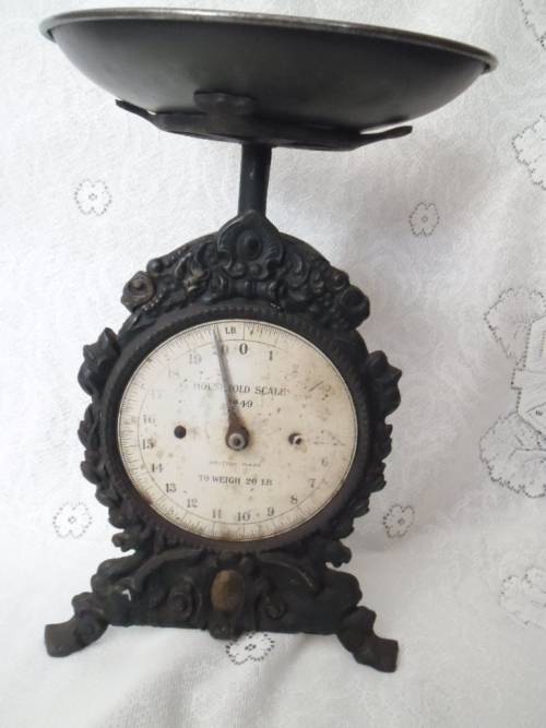 Antique British made Cast Iron Household Scale no 49. Made to weigh 20Lb