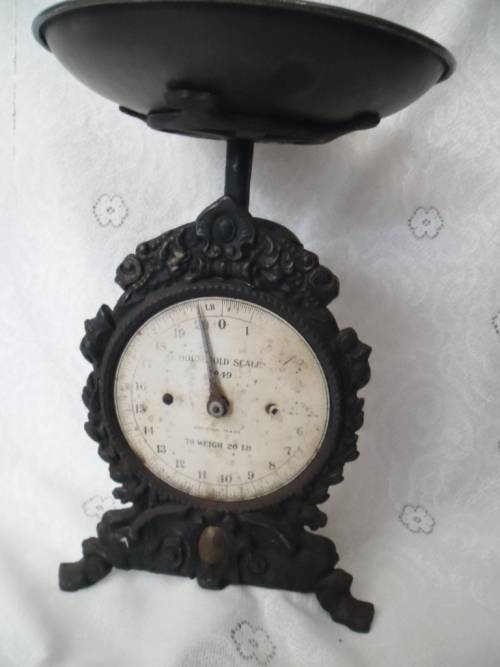 Antique British made Cast Iron Household Scale no 49. Made to weigh 20Lb