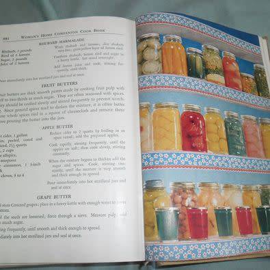 WOMANS HOME COMPANION COOK BOOK, 1946. HARDCOVER