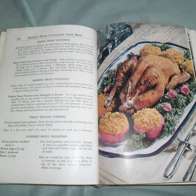 WOMANS HOME COMPANION COOK BOOK, 1946. HARDCOVER