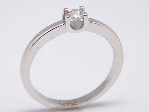 *** Fantastic Bargain*** 9ct White Gold Diamond Ring