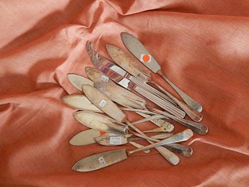 Assorted fish knives. Great offer!
