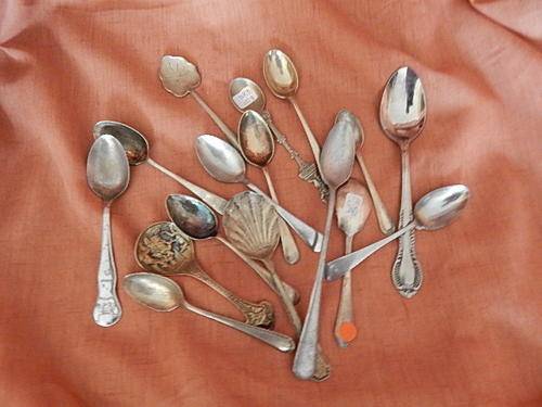 Lots of teaspoons. Great offer!!!!
