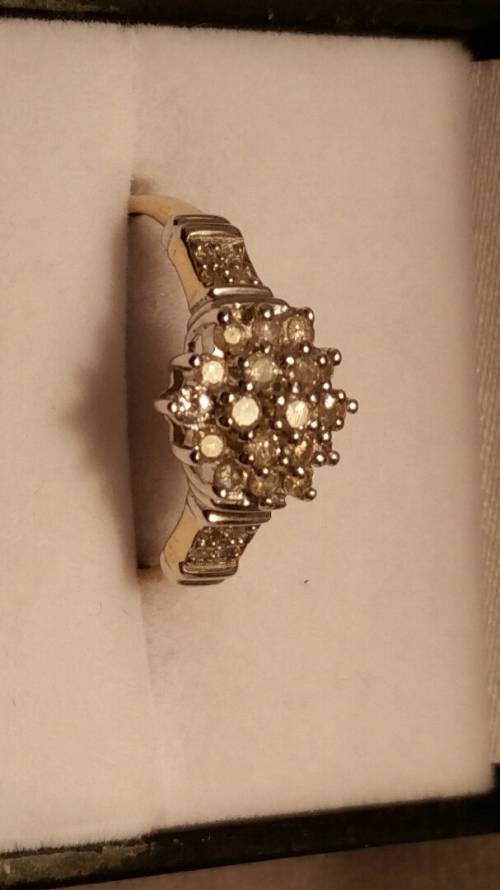 *Reduced*BEAUTIFUL ENGLISH VINTAGE DIAMOND CLUSTER RING 9CT YELLOW GOLD.*With Valuation Certificate*