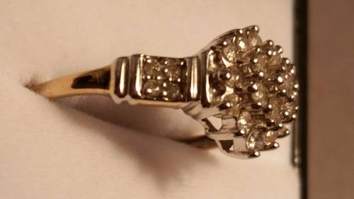 *Reduced*BEAUTIFUL ENGLISH VINTAGE DIAMOND CLUSTER RING 9CT YELLOW GOLD.*With Valuation Certificate*