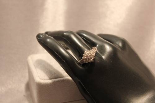 *Reduced*BEAUTIFUL ENGLISH VINTAGE DIAMOND CLUSTER RING 9CT YELLOW GOLD.*With Valuation Certificate*