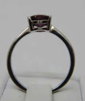 9kt White Gold Ring with Heart shaped Rhodolite