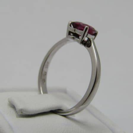 9kt White Gold Ring with Heart shaped Rhodolite