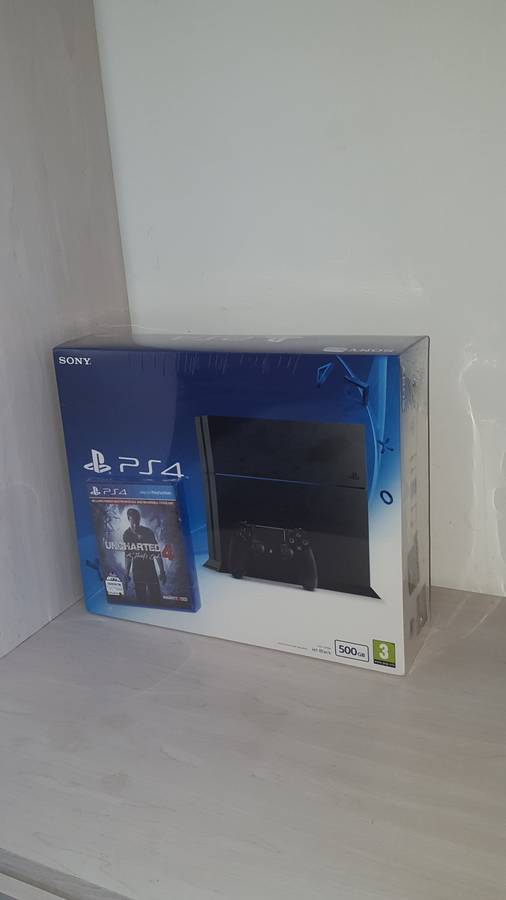 Playstation 4 500 GB Ultimate Gaming Edition Uncharted 4 Bundle