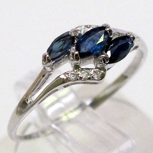 Beautiful Natural Sapphire & 925 Solid Sterling Silver Ring Sz 5.25