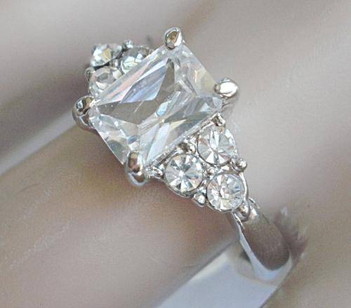 Clear Rhinestone Silver Tone Ladies Fashion Ring  - Size 19 / 9 1/2 / S1/2