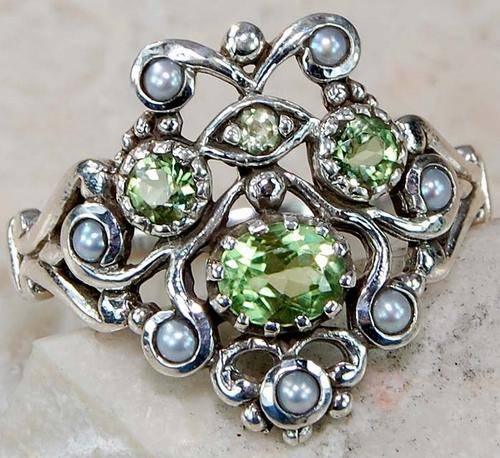 Elegant Peridot, Seed Pearl & Solid 925 Sterling Silver Filigree Ring (6.5) (M1/2)